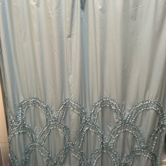 Shower Curtain ,rug and two hand towels and rings - Picture 3 of 6